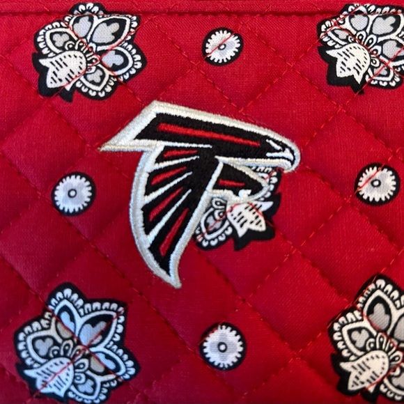 Atlanta Falcon Vera Bradley FRID Front Zip Wristlet Red/Silver Bandana‎ NWT - Picture 3 of 7